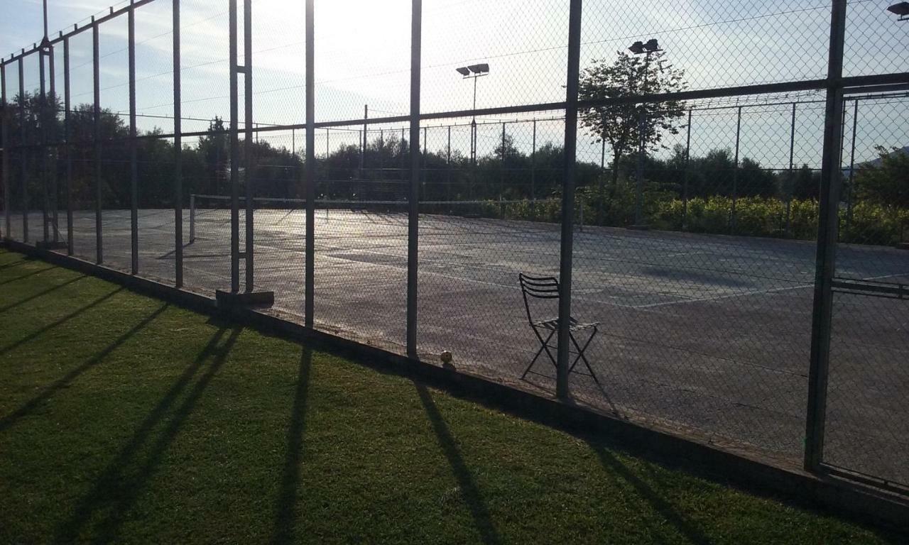 Studio With Tenis Court And Mini Basket Aigio Exterior foto